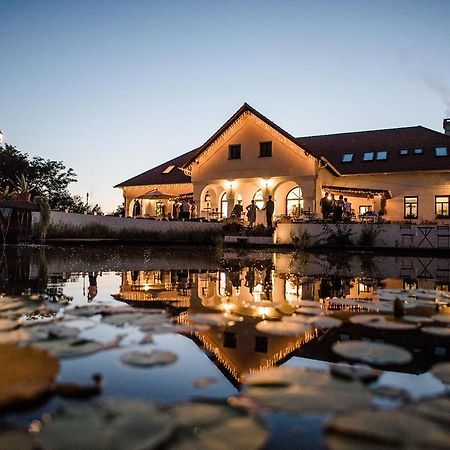 Deak Udvarhaz Hotel Kakucs Kültér fotó