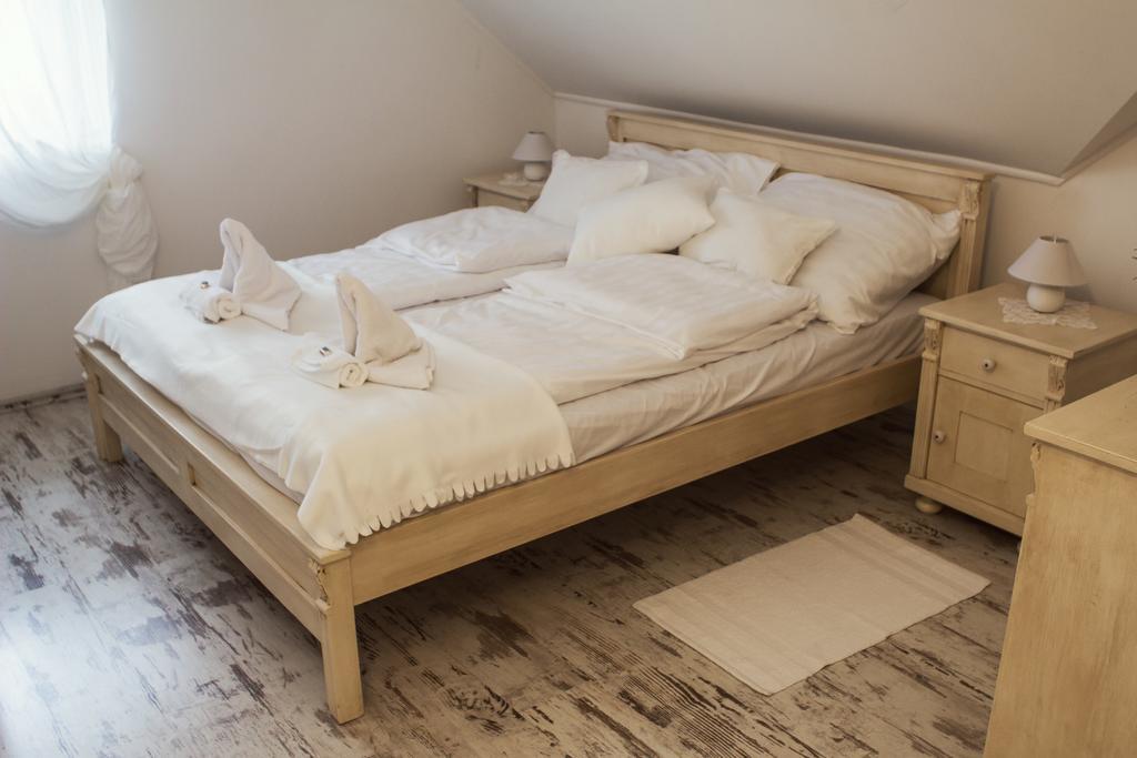 Deak Udvarhaz Hotel Kakucs Szoba fotó